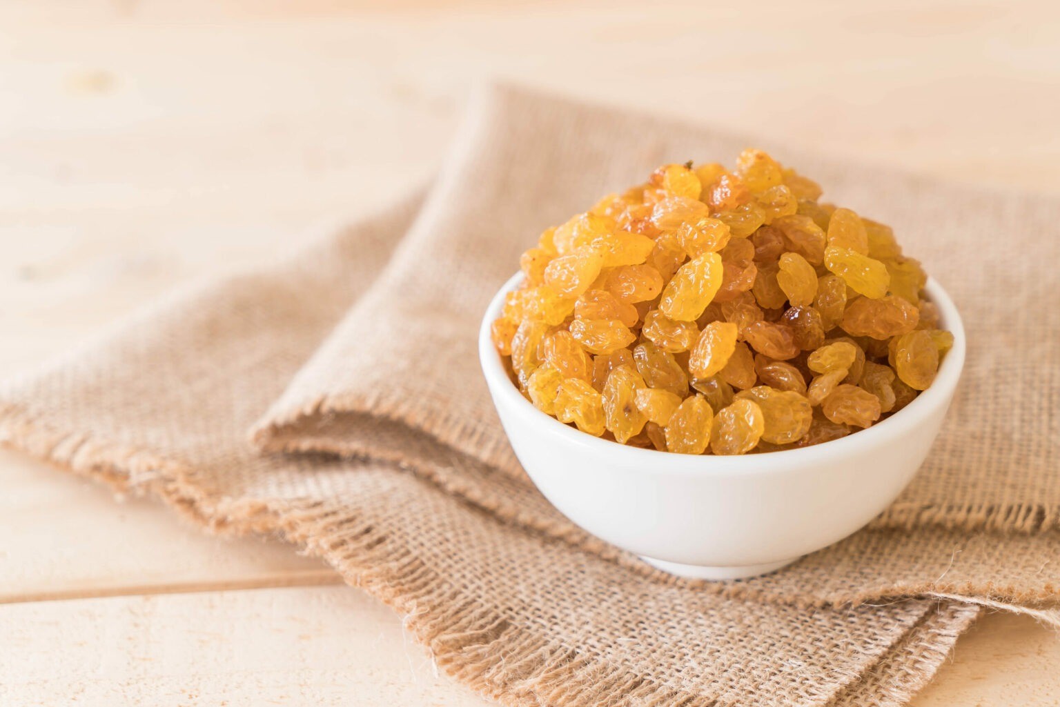 Trung bình trong 100g nho khô chứa hàm lượng calo là 299.2 kcal Trung bình trong 100g nho khô chứa hàm lượng calo là 299.2 kcal